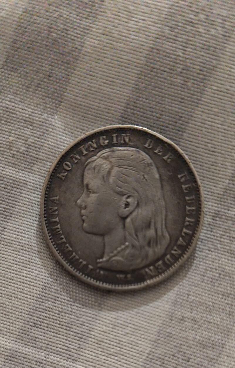 1892年荷兰威廉敏娜1盾银币，老包浆味道好，人脸细节完整