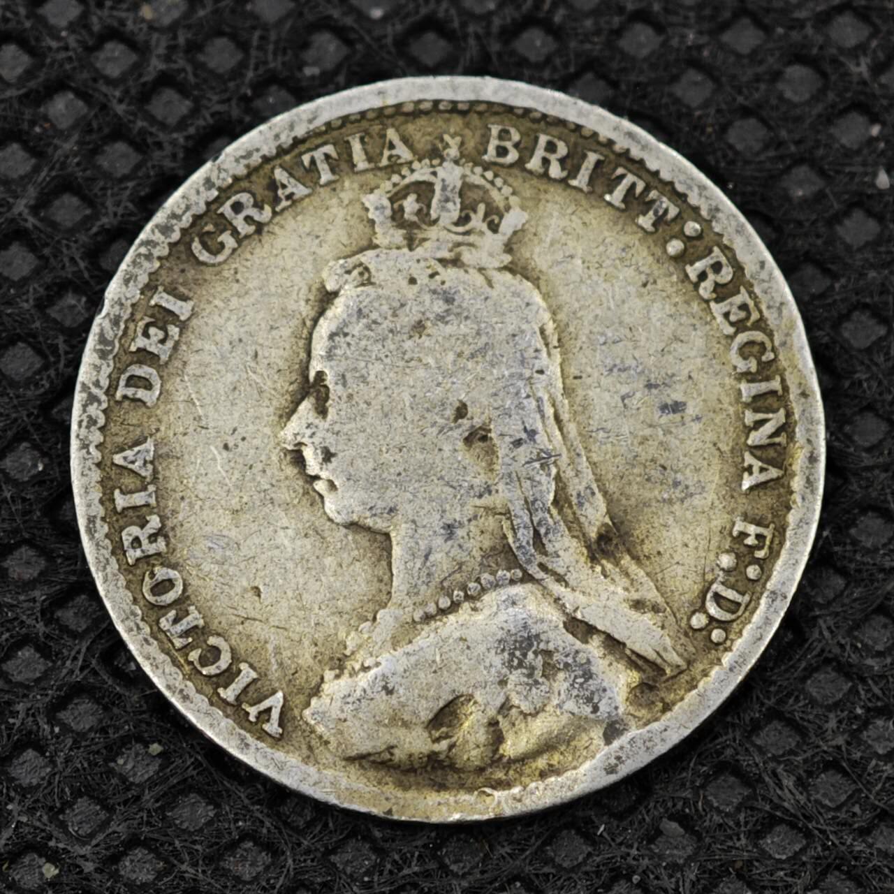 【淘币小摊】限时拍第八百二十四拍  小银币场  满百包邮可预留两周  周一统一发货     英国1889年维多利亚3便士银币