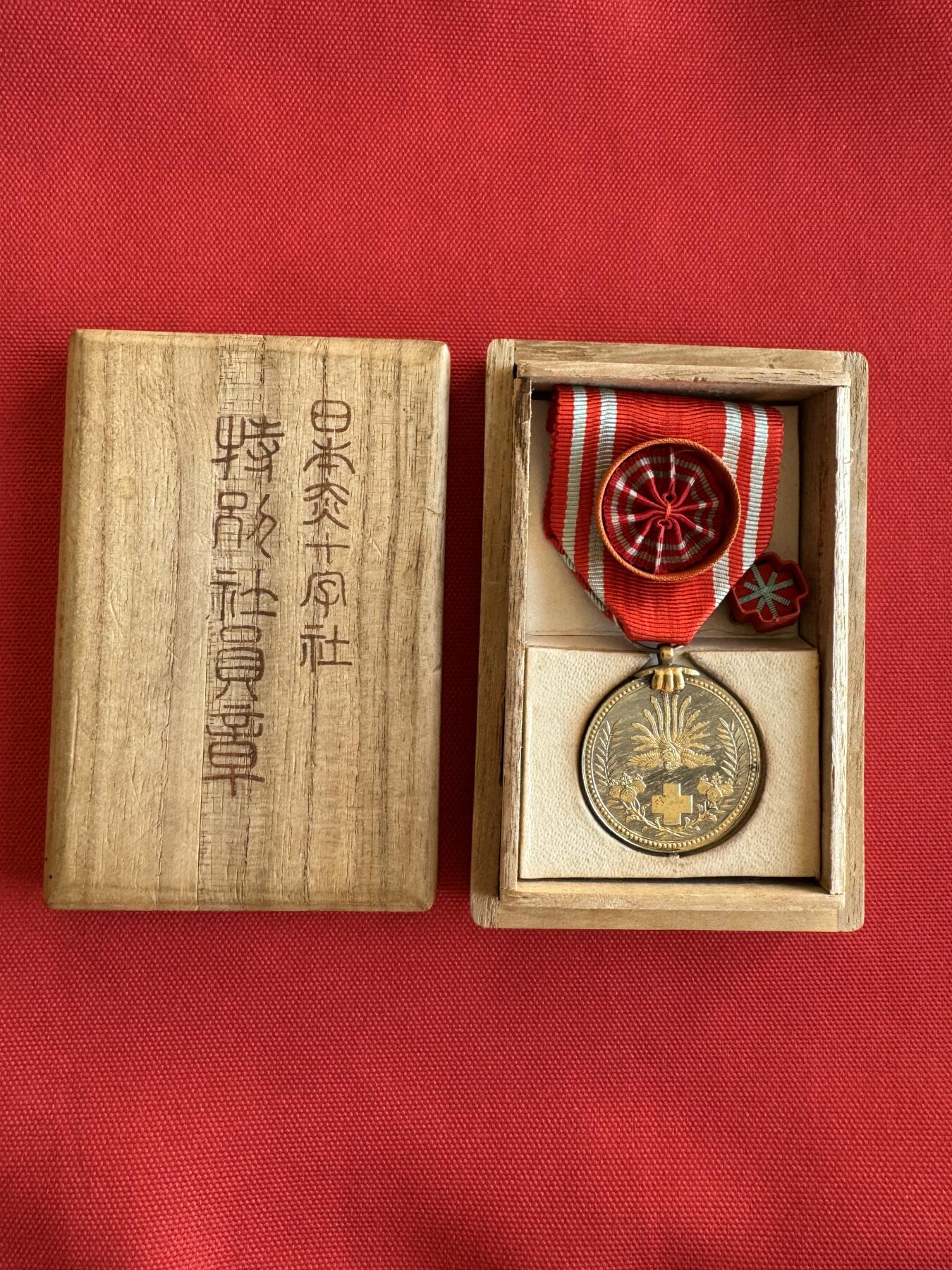 五哥徽章群   9号周二晚上八点4群联拍 日本银章