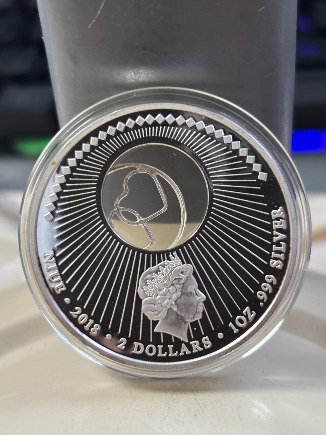 第185期拍卖 纽埃2018年爱情系列月光舞者1盎司彩色纪念银币，999银，发行1000枚