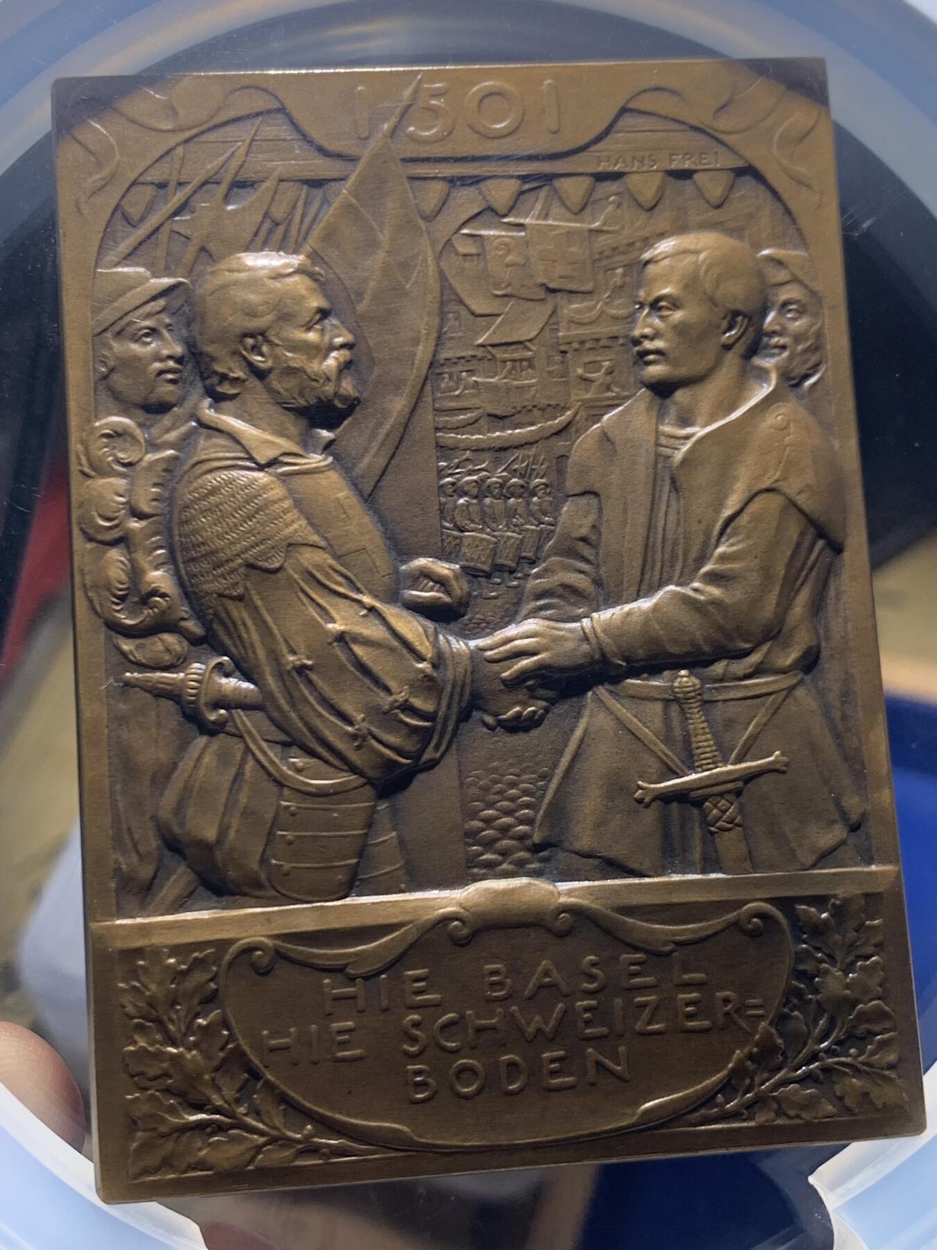 《竞宝斋》第445场 周日，周一，2场连拍 （全场包邮） 唯一冠军分 NGC MS65BN 瑞士1901年巴塞尔纪念加入瑞士联邦400周年方形大铜章 37X50MM 少见瑞士方形大规格纪念铜章 超大加厚盒