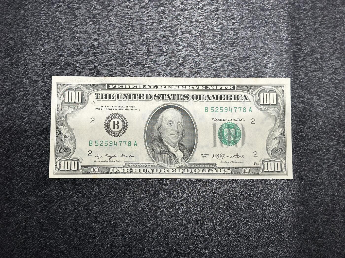 《外钞收藏家》第五百九十二期（精选场）（本平台长期征集拍品、欢迎藏友们联系合作） 1977年美国小头版100美元 UNC-