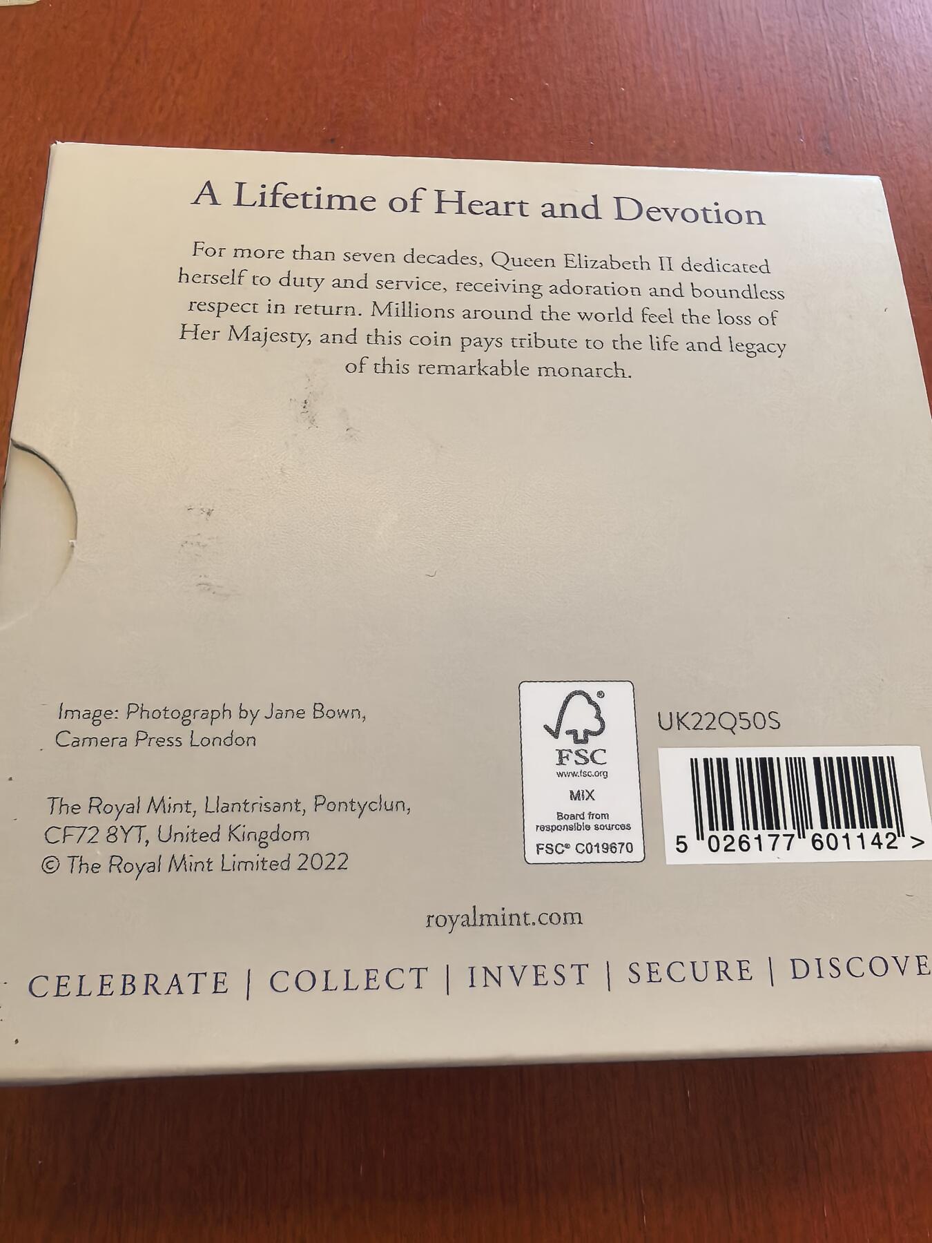 长老汇蛇年精选第八十场拍卖 2022查尔斯三世头像英国50便士精制纪念银币 伊丽莎白登基70周年，70分的eBay 2023年拍卖价1235元，盒证全