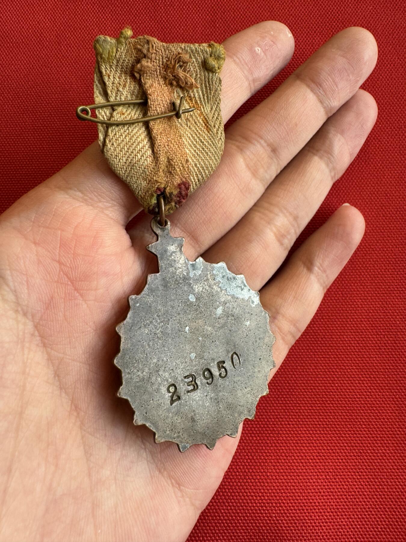 五哥徽章群   9号周二晚上八点4群联拍 铜章