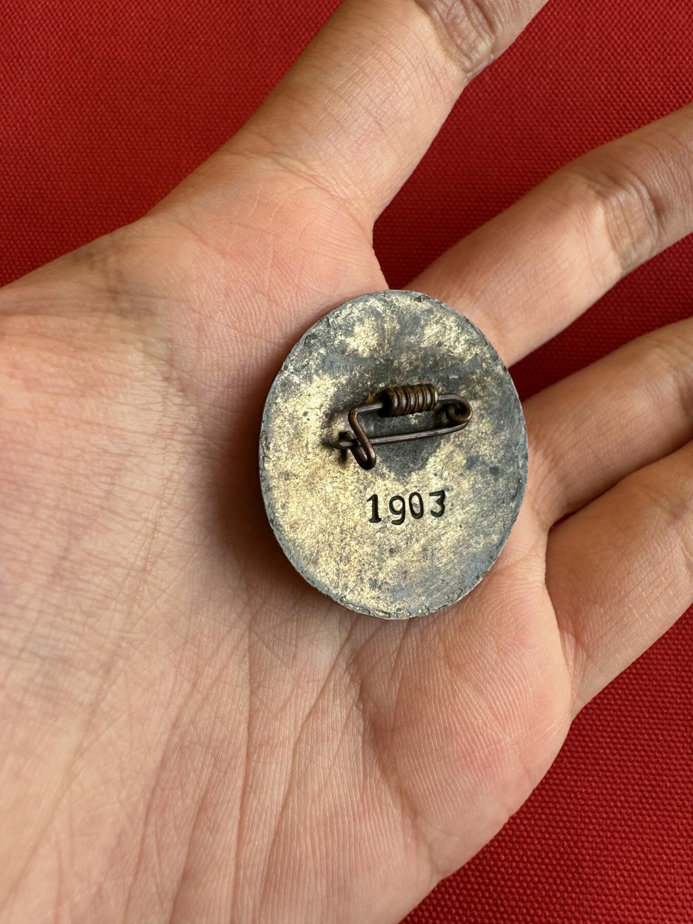 五哥徽章群   9号周二晚上八点4群联拍 铜章