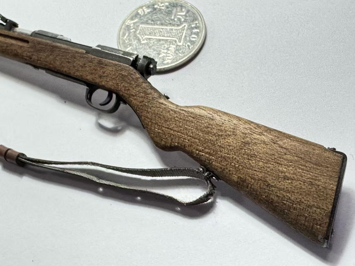 零元拍：钛金 1/6 金属与木制 WWII 三八大盖步枪 （早期版，无刻字无菊花底）模型。品相很好，有轻度抛光