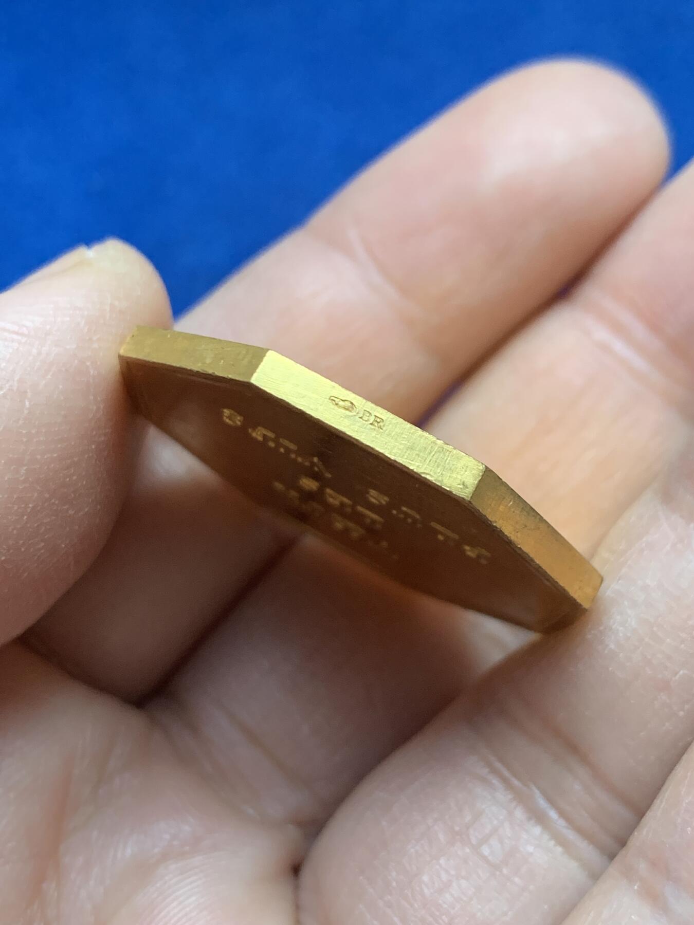 《竞宝斋》第445场 周日，周一，2场连拍 （全场包邮） 法国1967年星座“宝瓶座”《最热烈的渴望》铜镀金八角章 13.4克 31.5mm 丰饶角BRONZE