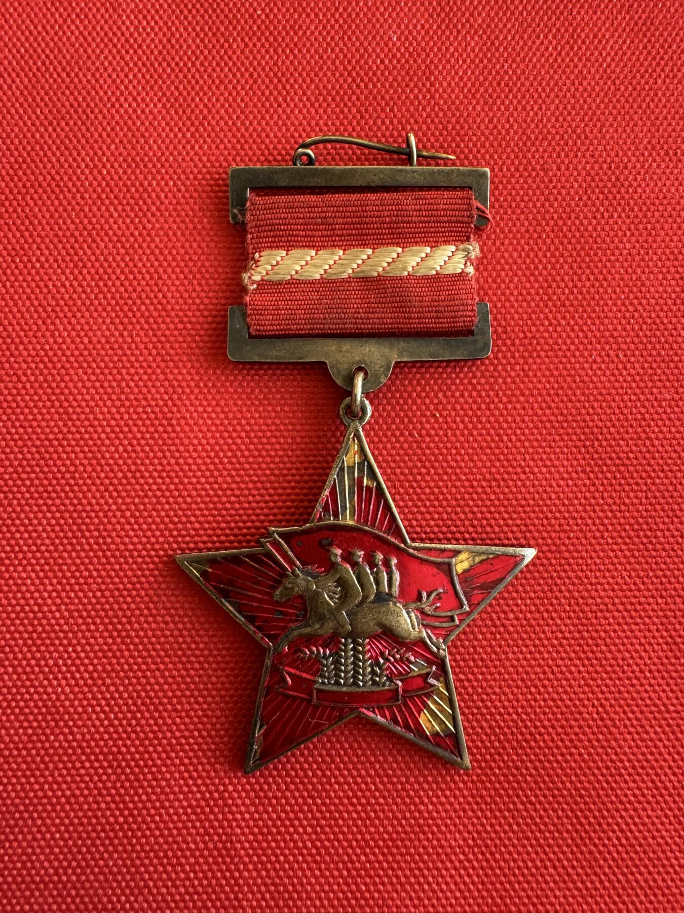 五哥徽章群   9号周二晚上八点4群联拍 银章