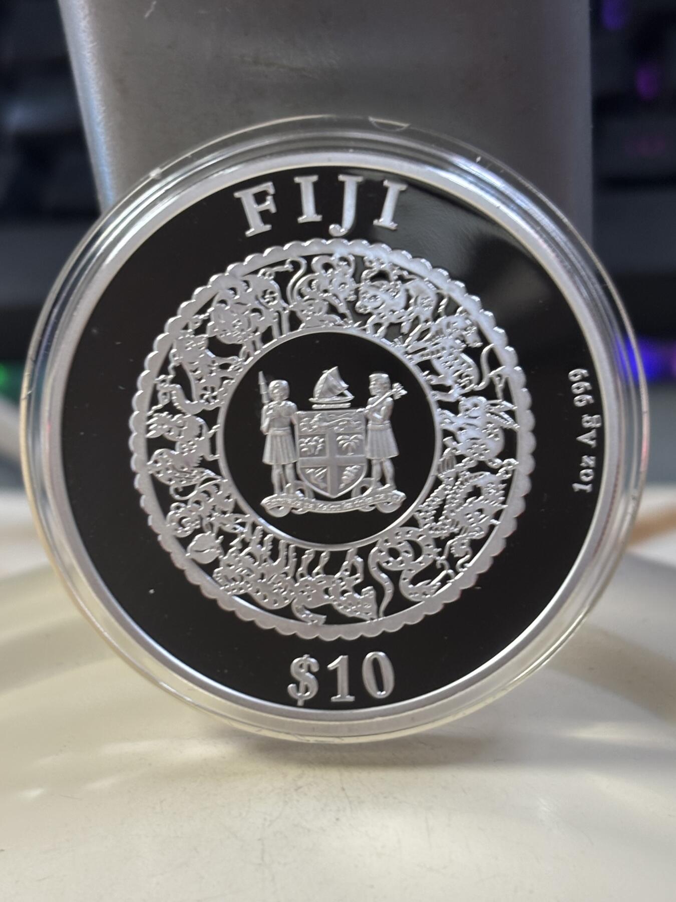 第185期拍卖 斐济2022年中国生肖系列虎年镶嵌天然珍珠镀金1盎司银币，999银，发行8888枚