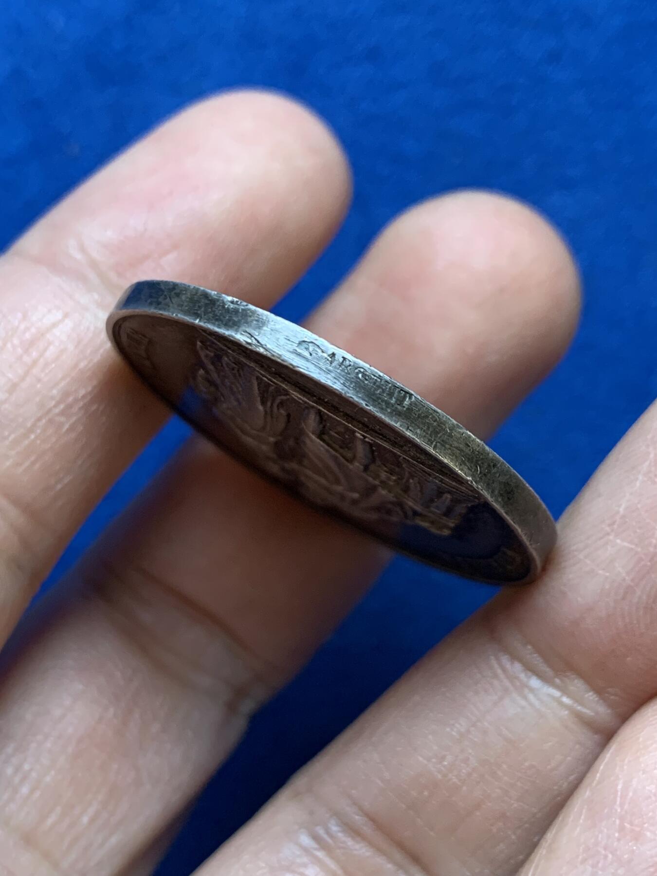 《竞宝斋》第445场 周日，周一，2场连拍 （全场包邮） 法国婚姻纪念银章 背面无刻字 手指银标边铭 33.2mm 16.35克