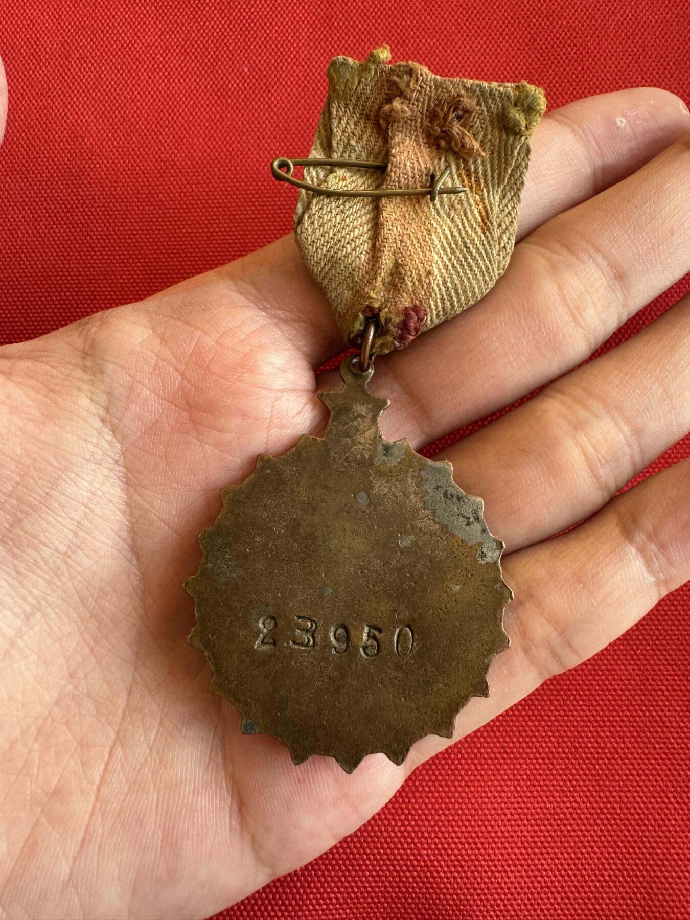 五哥徽章群   9号周二晚上八点4群联拍 铜章