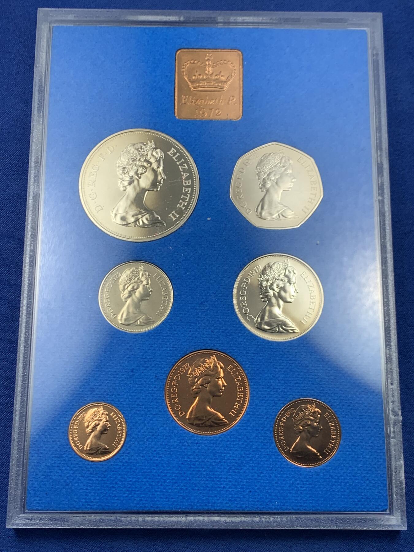 《竞宝斋》第445场 周日，周一，2场连拍 （全场包邮） 英国1972年精制套币 7枚币和1枚章 包含女王银婚精制克朗纪念币 状态挺美