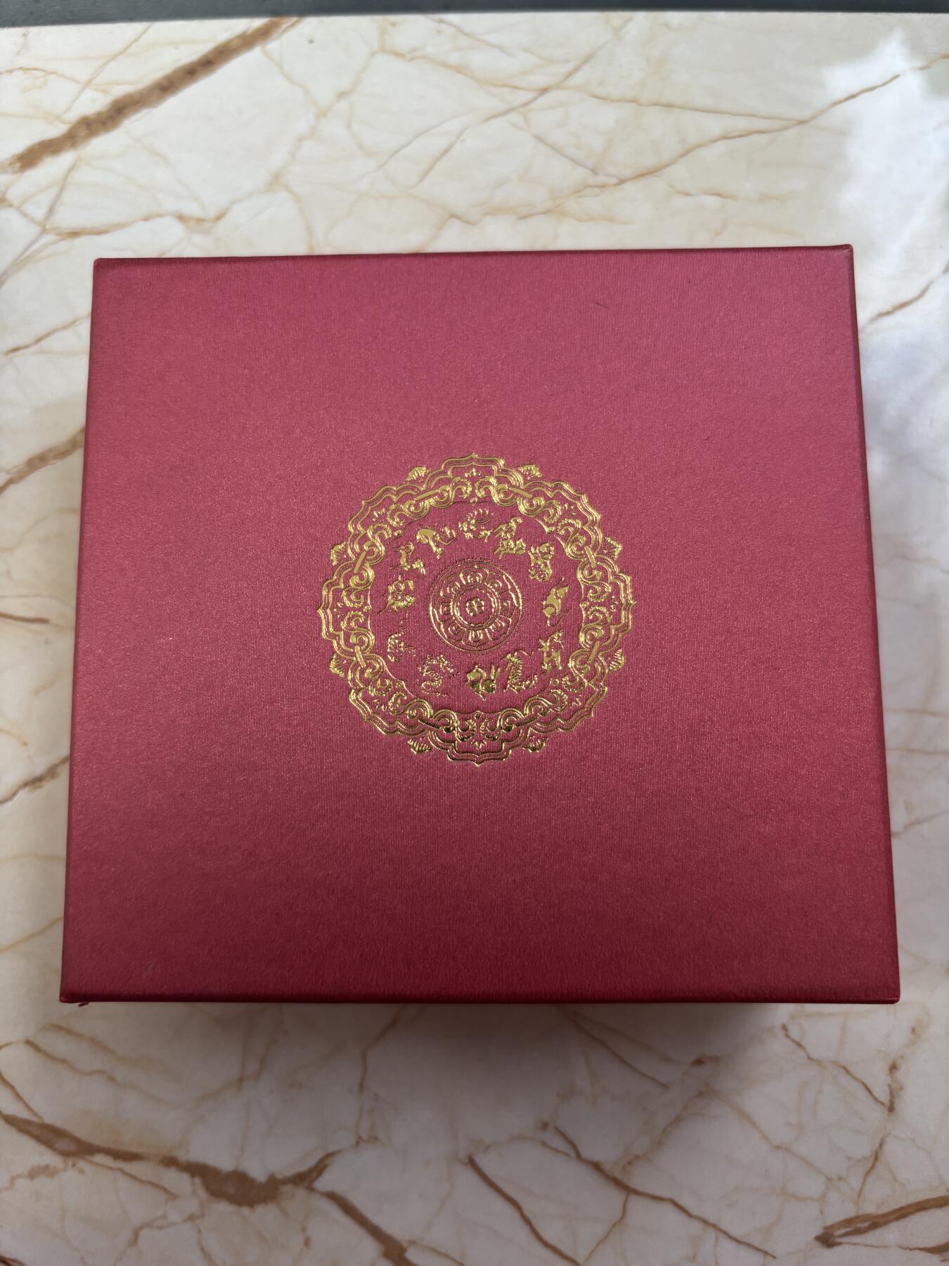 第185期拍卖 斐济2019年中国生肖系列猪年镶嵌天然珍珠镀金1盎司银币，999银，发行8888枚