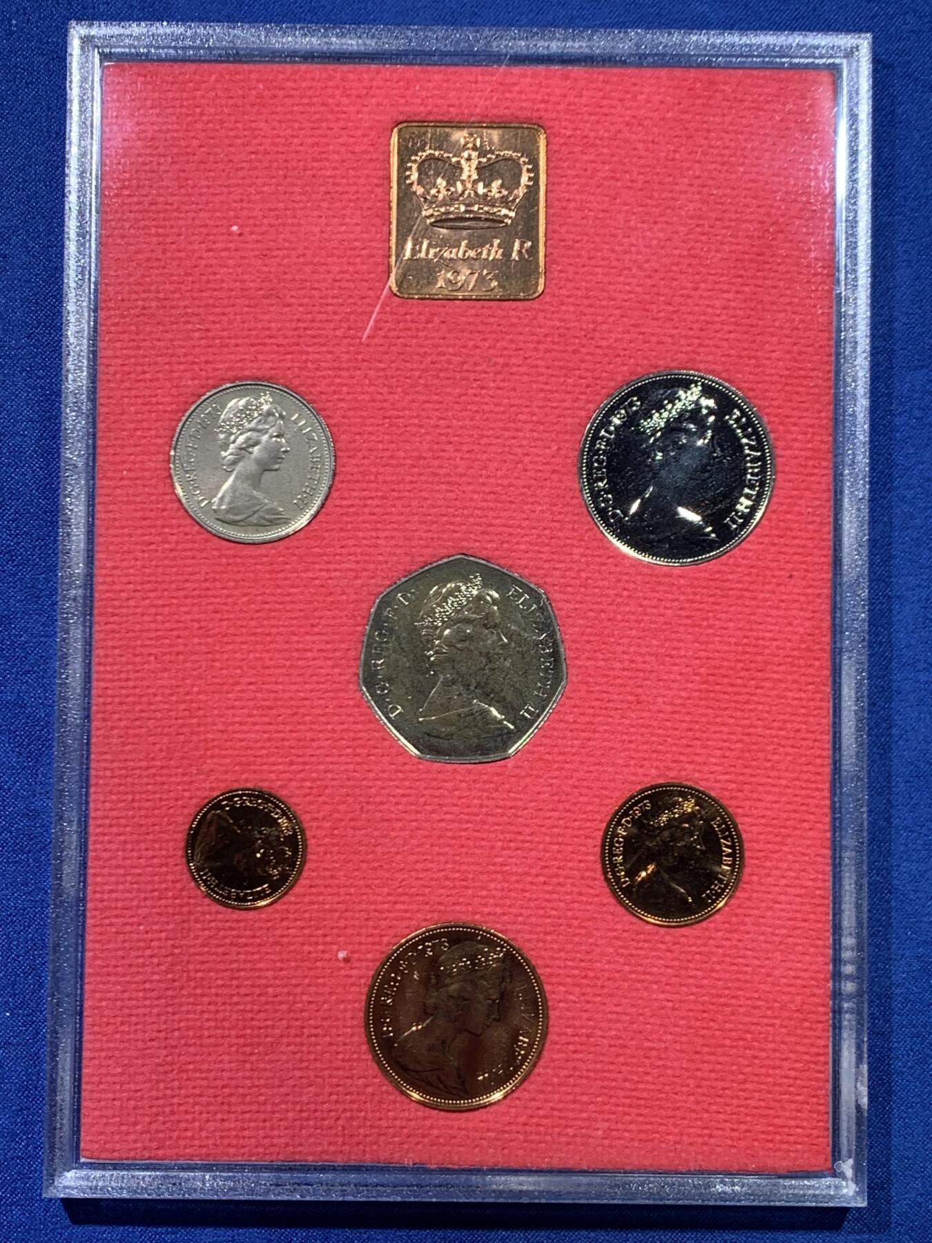 《竞宝斋》第445场 周日，周一，2场连拍 （全场包邮） 英国1973年精制套币 6枚币和1枚章 稀少