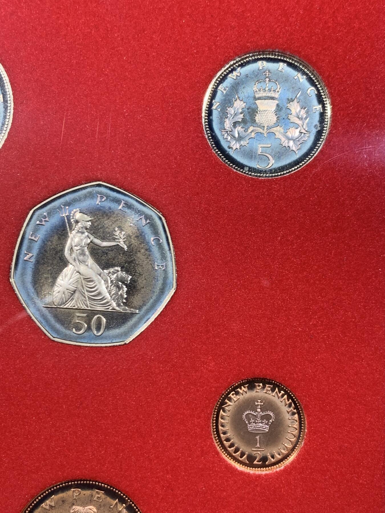 《竞宝斋》第445场 周日，周一，2场连拍 （全场包邮） 英国1981年精制套币 6枚币和1枚章 少见 状态很美