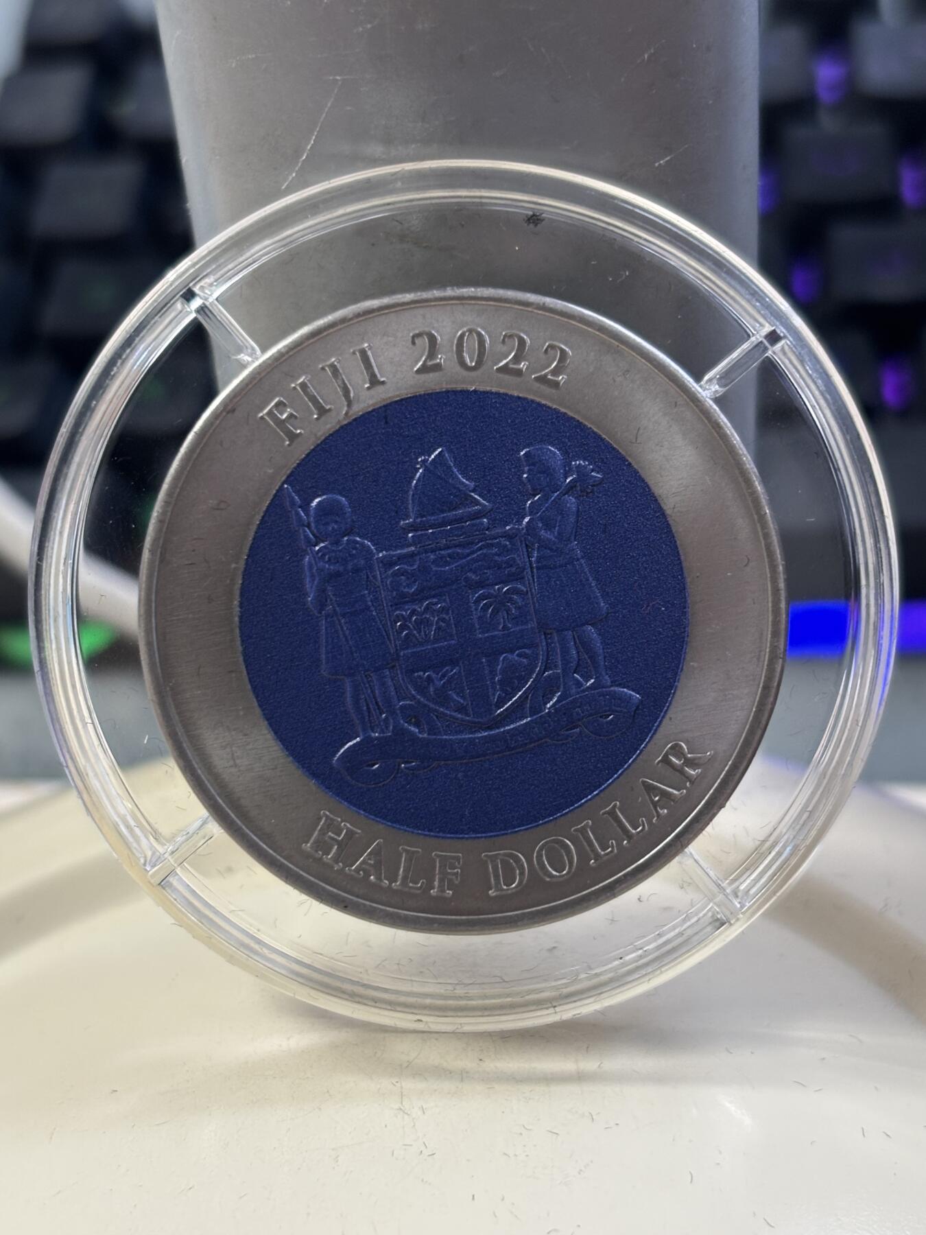 第185期拍卖 斐济2022年哈勃望远镜彩色钛金属纪念币，塑料盒有破