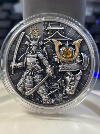 第185期拍卖 - 纽埃2019年勇士系列1日本武士2盎司镶嵌琥珀银币，999银，发行500枚