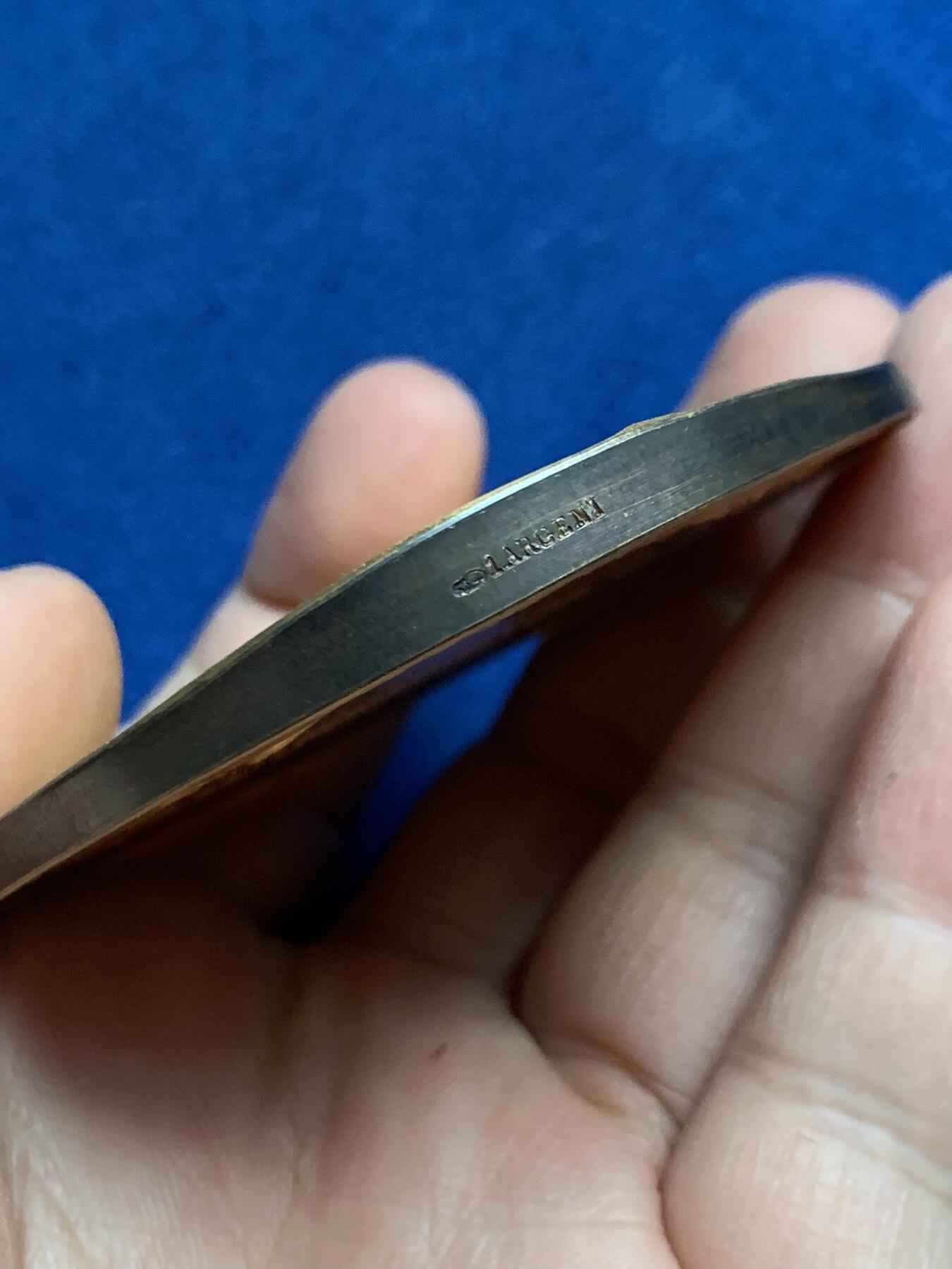 《竞宝斋》第445场 周日，周一，2场连拍 （全场包邮） 名家名作 法国玛丽安娜女神马赛大慈善机构代表处镀金大银章 从工艺来说应该是后镀金 154.7克 67.8mm 丰饶角1银标 好品 带原盒 细节见图