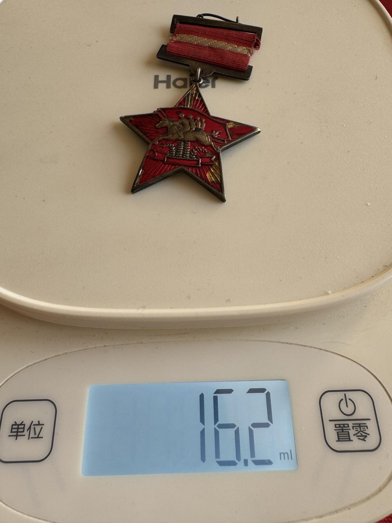 五哥徽章群   9号周二晚上八点4群联拍 银章