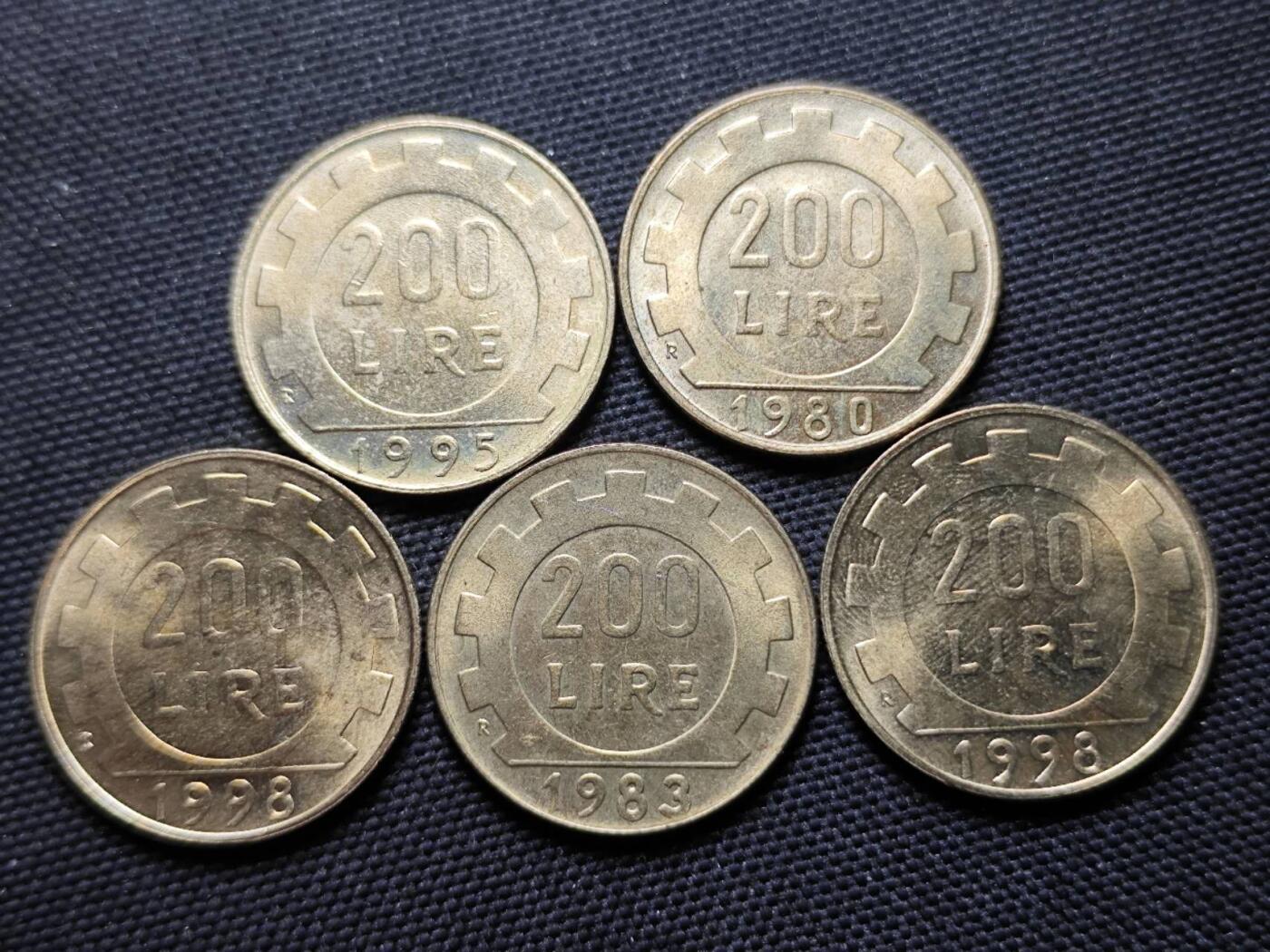 KK钱币收藏小铺 第375期  2月预留时间 周末发货  意大利200里拉 好品 5枚