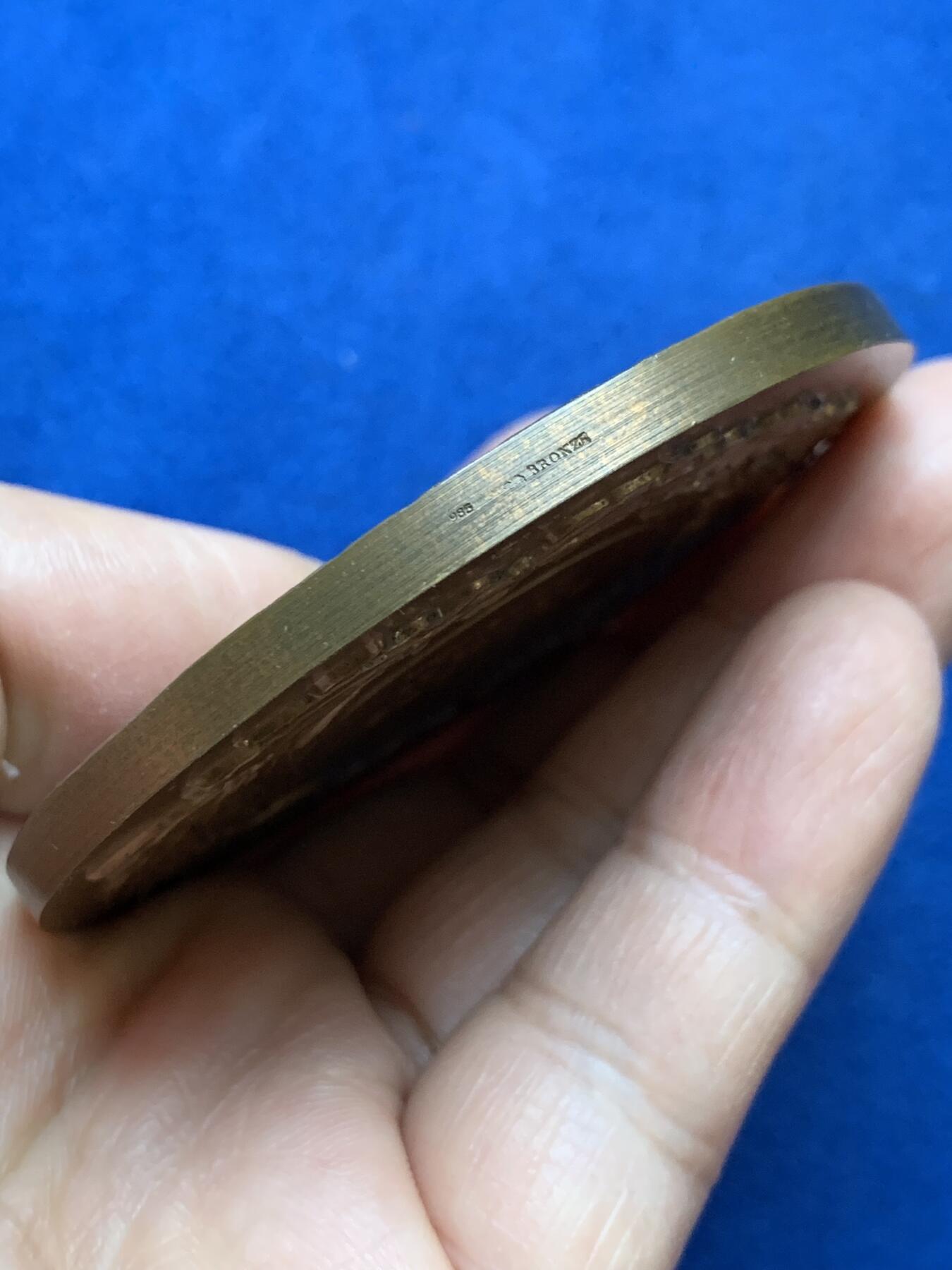 《竞宝斋》第445场 周日，周一，2场连拍 （全场包邮） 法国莫尔比昂省地方政治纪念铜章‌ 159.2克 68mm 丰饶角铜标