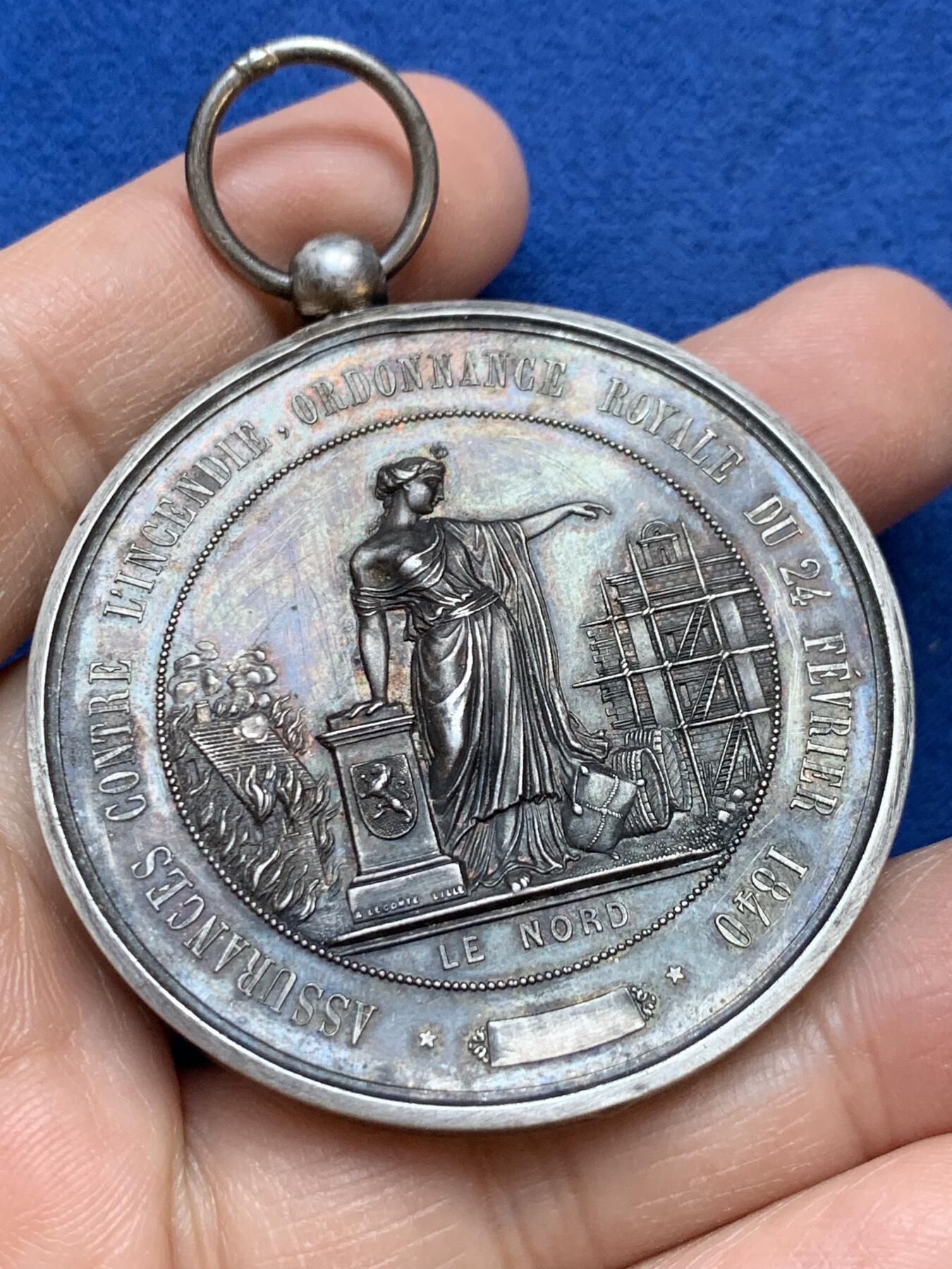 《竞宝斋》第445场 周日，周一，2场连拍 （全场包邮） 法国北方保险大银章 带环重约67.7克 50.5mm 丰饶角银标 背面无刻字 细节见图