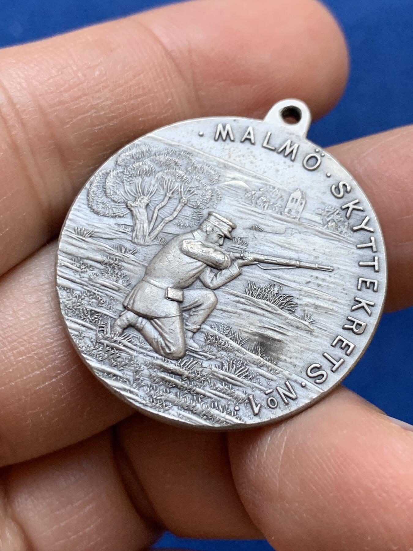 《竞宝斋》第445场 周日，周一，2场连拍 （全场包邮） 瑞典射击比赛银章 31mm 14.4克