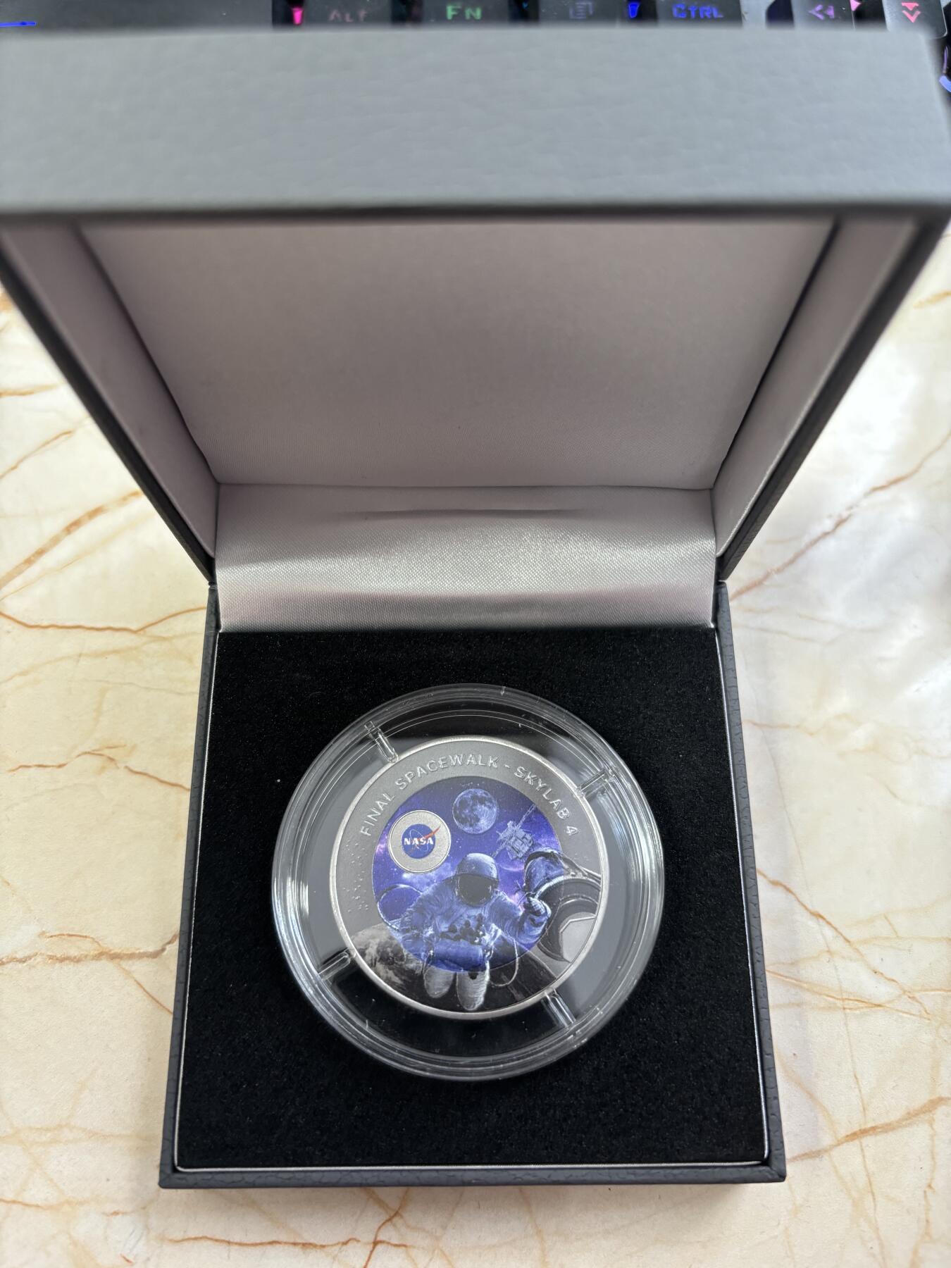 第185期拍卖 加纳2024年航天系列太空漫步钛金属彩色纪念币,发行1500枚