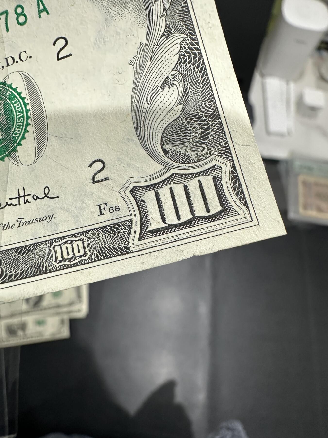 《外钞收藏家》第五百九十二期（精选场）（本平台长期征集拍品、欢迎藏友们联系合作） 1977年美国小头版100美元 UNC-