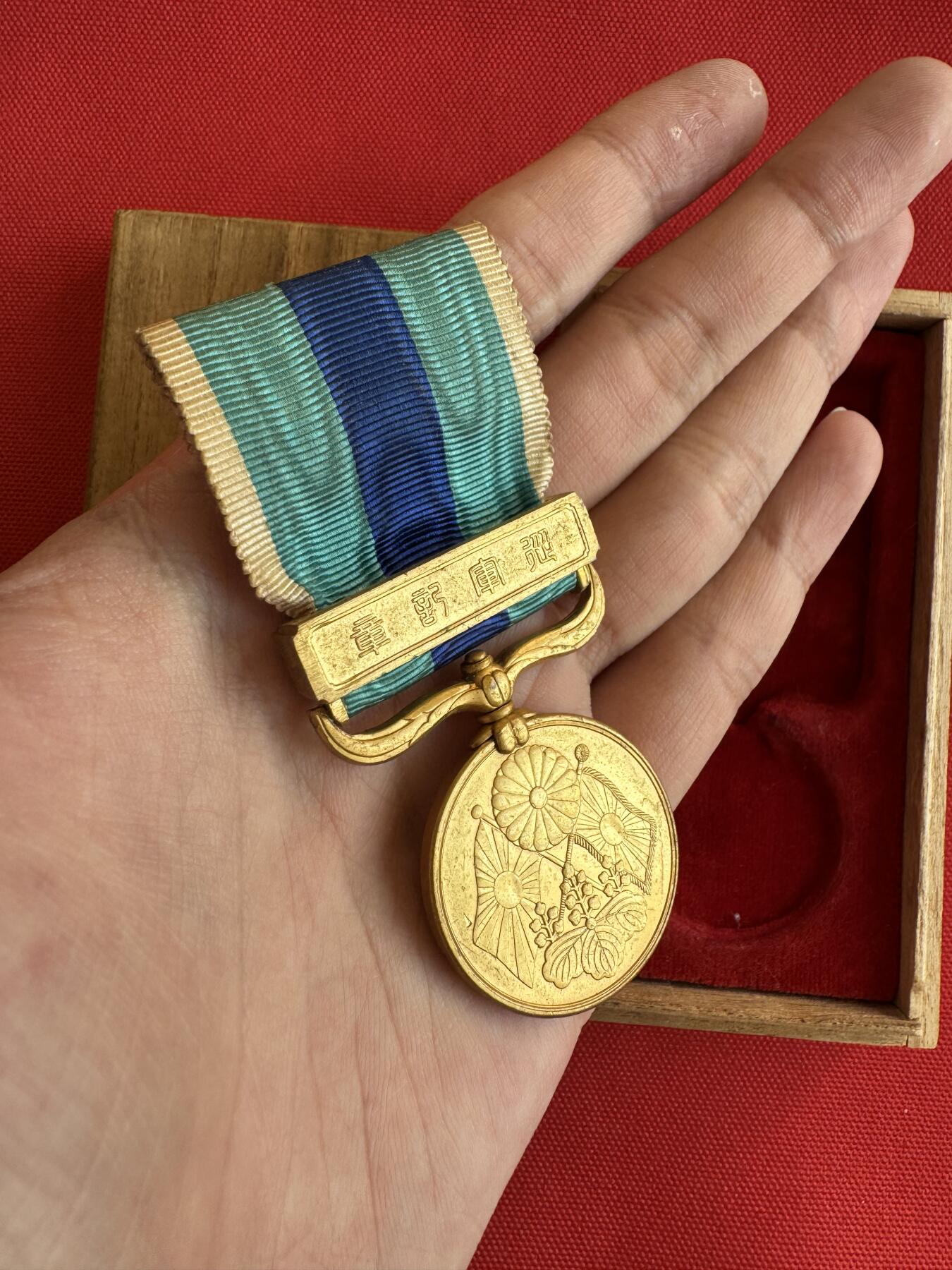 五哥徽章群   9号周二晚上八点4群联拍 日本铜章