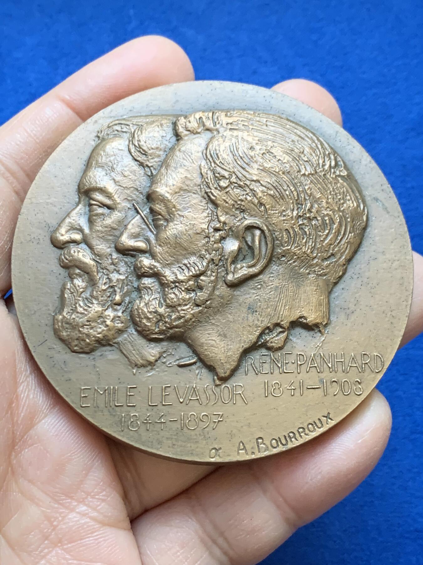 《竞宝斋》第445场 周日，周一，2场连拍 （全场包邮） 法国汽车行业先驱-埃米尔•莱瓦索和潘哈德大铜章 直径67mm 重量176.6g 丰饶角铜标