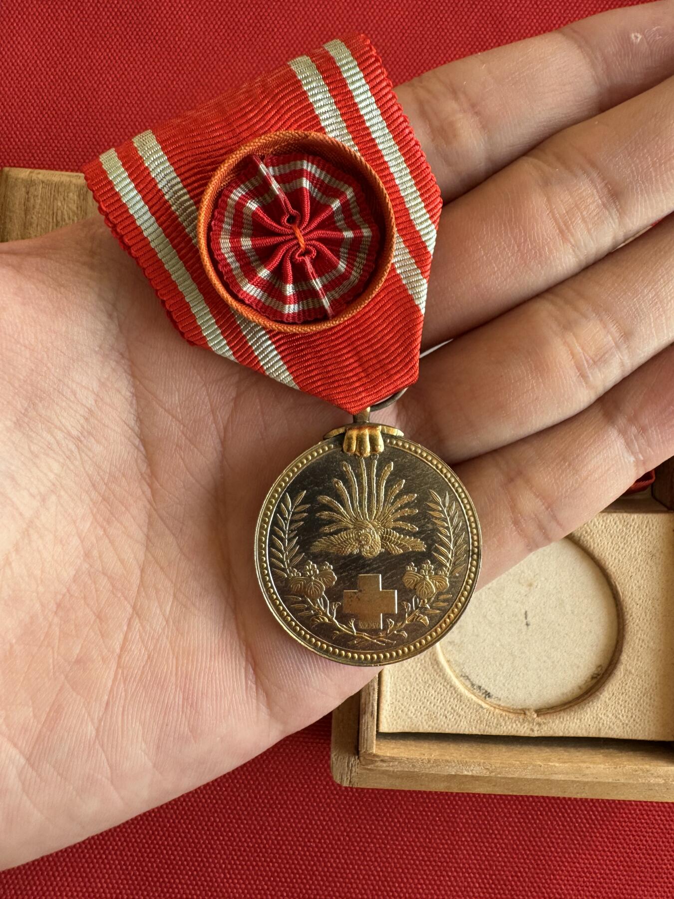 五哥徽章群   9号周二晚上八点4群联拍 日本银章