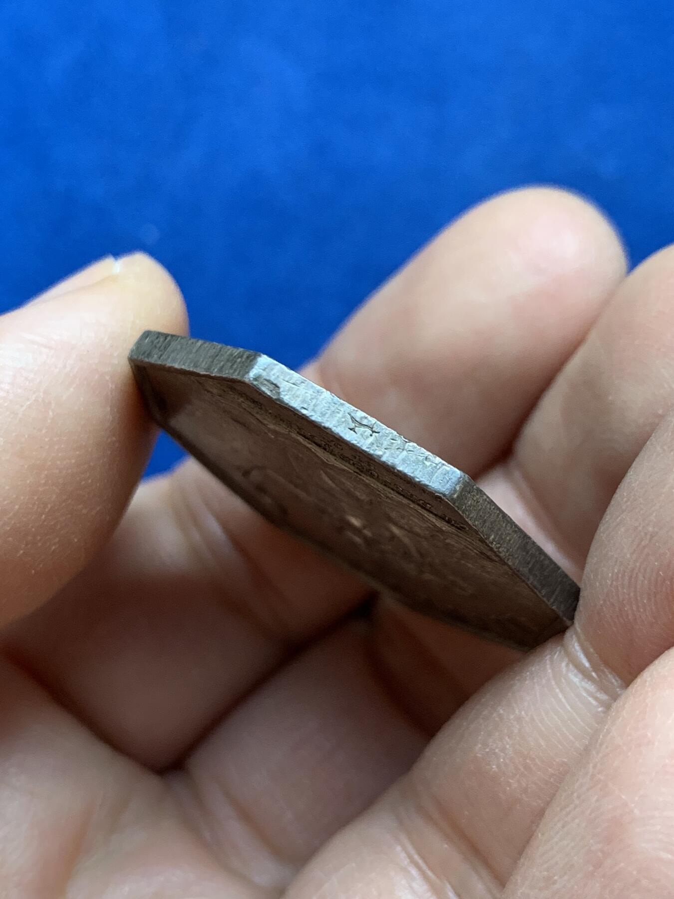 《竞宝斋》第445场 周日，周一，2场连拍 （全场包邮） 法国海妖八角银质代币 原味包浆 好品好状态 16.8克 33mm 神灯边铭 细节见图