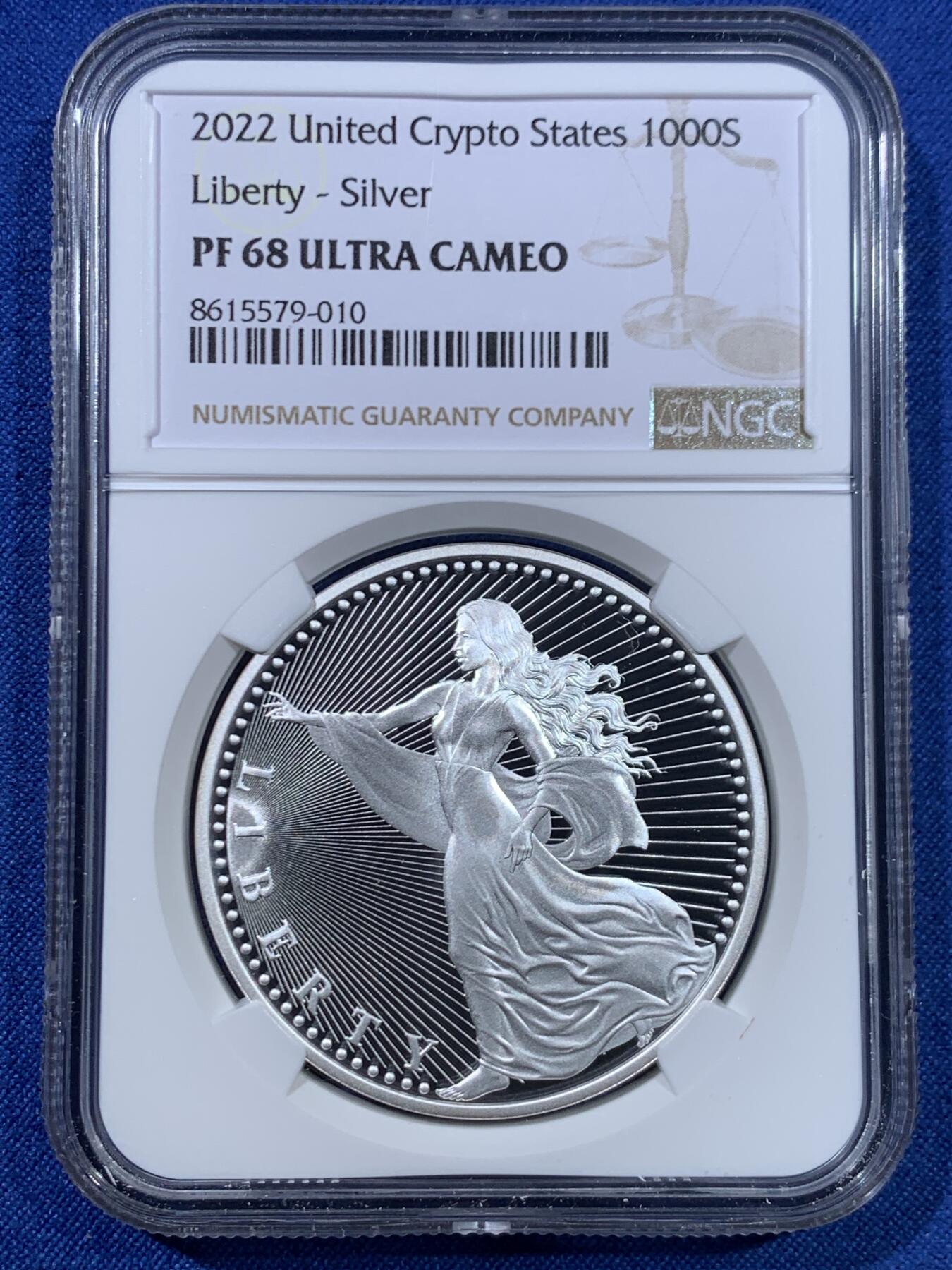 《竞宝斋》第445场 周日，周一，2场连拍 （全场包邮） 两枚一组 NGC PF68UC 美国2022年自由女神与神兽1000聪精制纪念加密货币（1盎司，999银，盒证齐全，发行量2千枚）个人认为该系列之中最美的女神化身银币 + NGC PF68 美国2025年乌克兰自由之翼镀金钌化纪念加密货币-1000聪（1盎司，999银，盒证齐全，发行量2千枚）个人认为该系列之中最精美复杂采取钌化加镀金工艺的银币