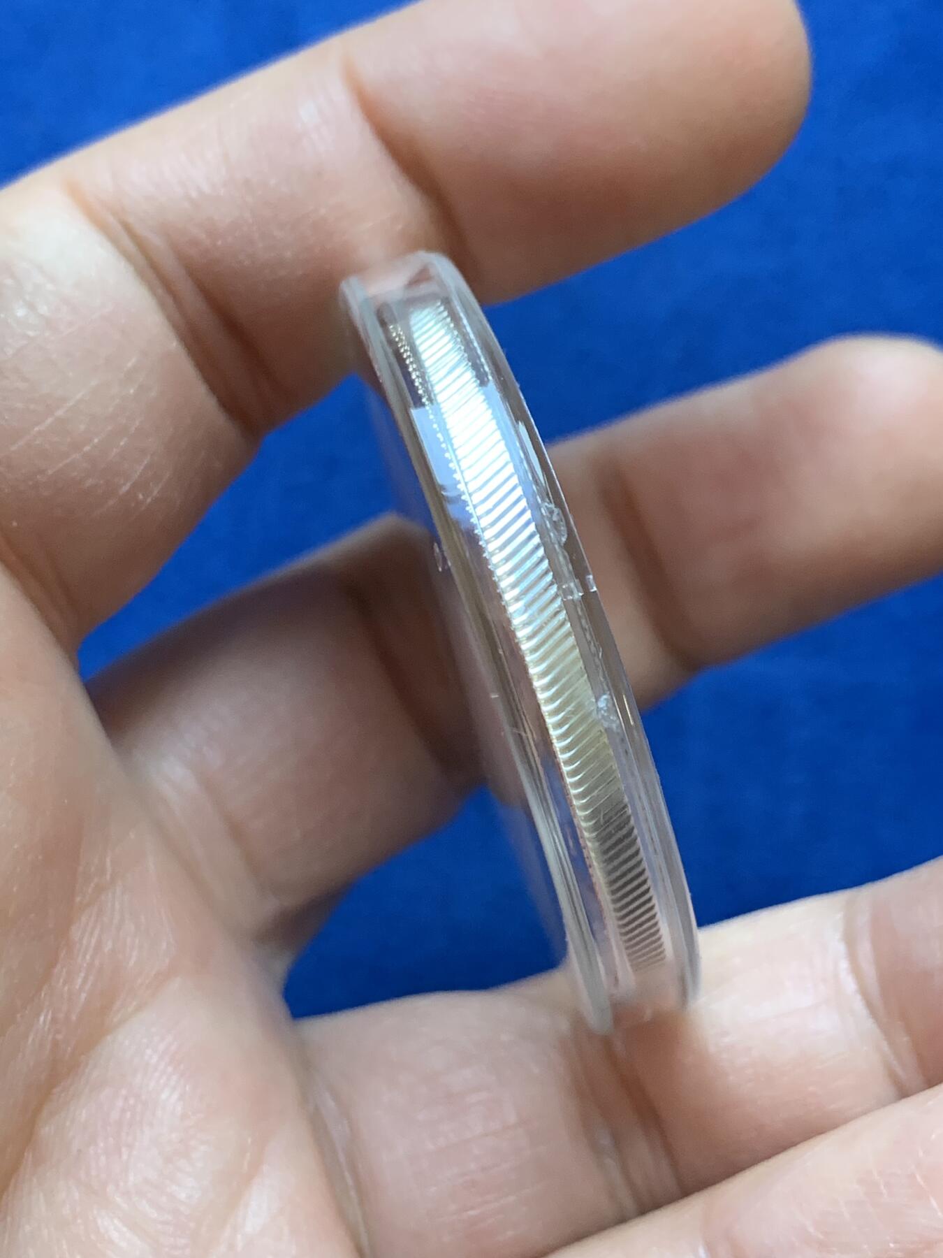 《竞宝斋》第445场 周日，周一，2场连拍 （全场包邮） 中国2011年熊猫10元银币 1盎司999银 全新