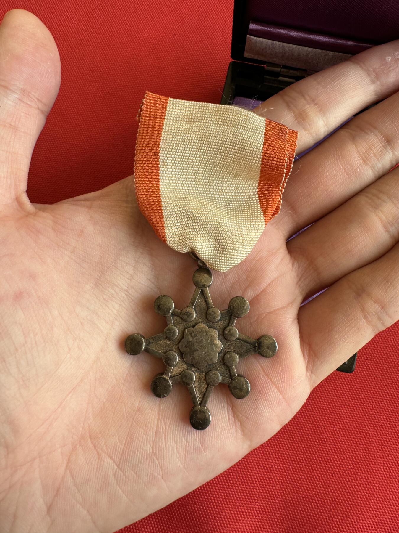 五哥徽章群   9号周二晚上八点4群联拍 日本银章