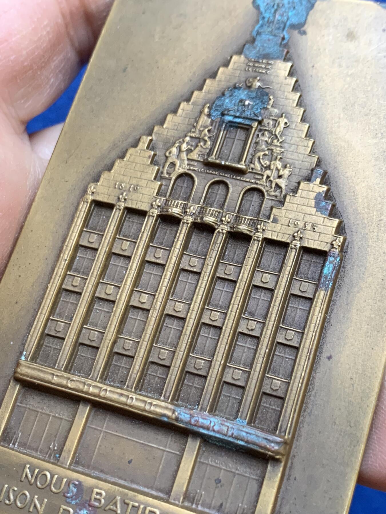 《竞宝斋》第445场 周日，周一，2场连拍 （全场包邮） 法国方形大铜章，重186.5克，直径52.5*80.8mm，作者Soubricas