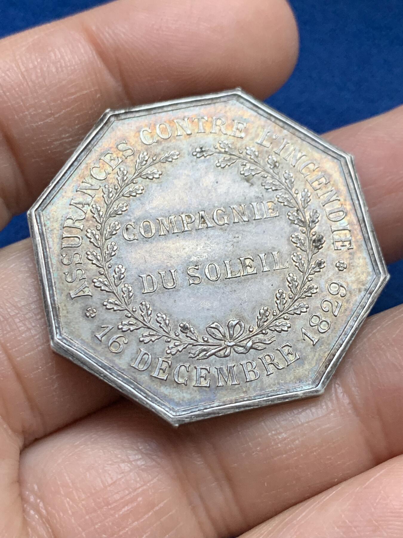 《竞宝斋》第445场 周日，周一，2场连拍 （全场包邮） 法国太阳保险公司八角银质代币 丰饶角1银标 21.35克 37mm