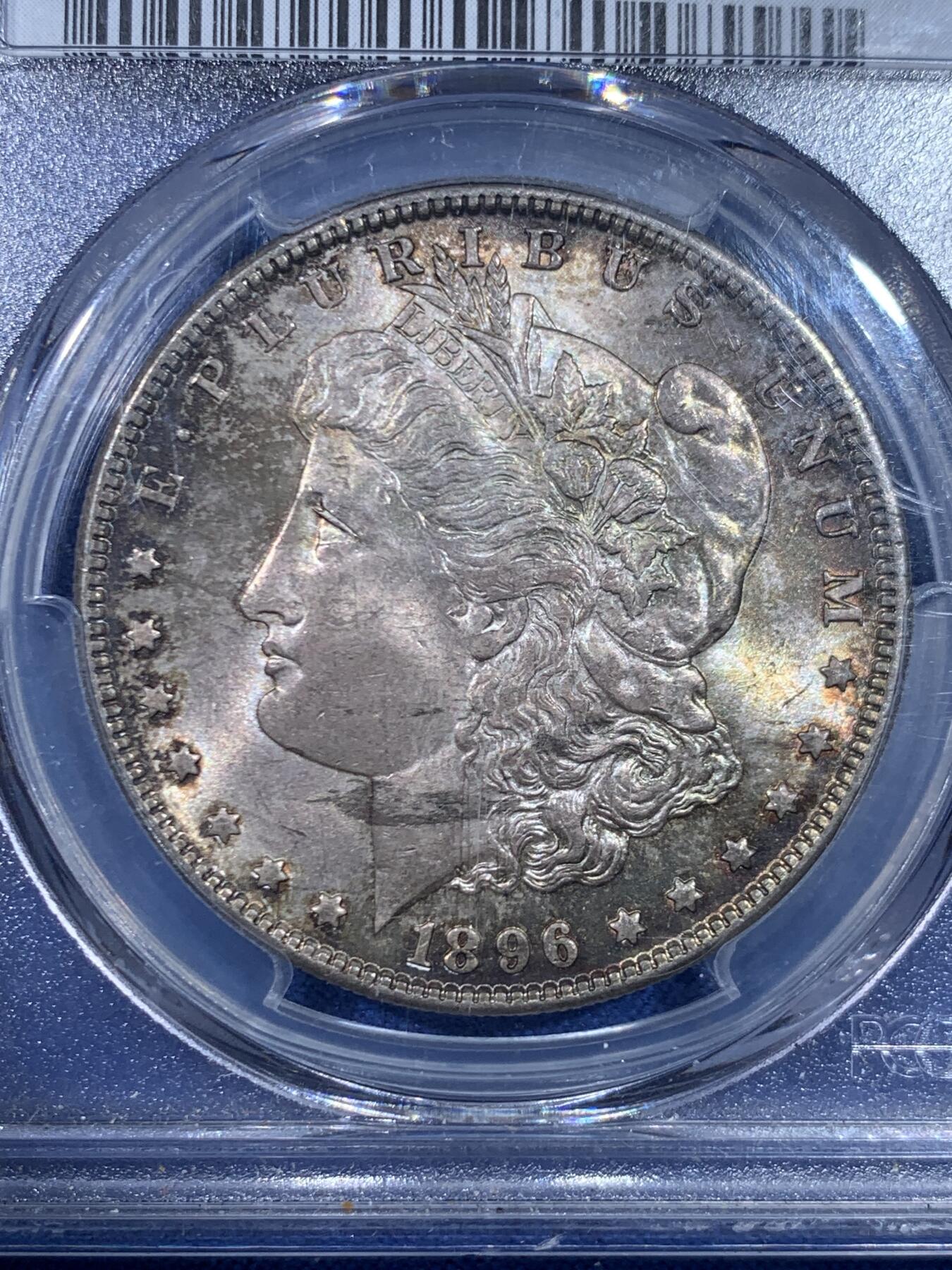 《竞宝斋》第445场 周日，周一，2场连拍 （全场包邮） NGC MS63 美国1896年摩根银币，五彩绚丽包浆，既是岁月的沉淀，又是独一无二的色彩，是收藏投资不二佳品