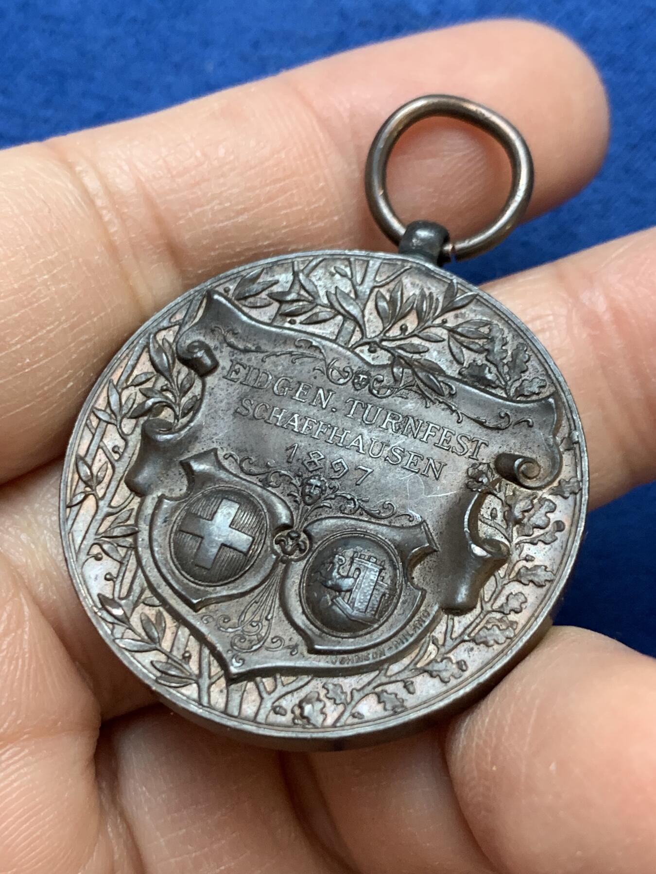 《竞宝斋》第445场 周日，周一，2场连拍 （全场包邮） 1897年沙夫豪森-瑞士联邦体育节纪念铜章 35mm 22.1克 高浮雕 弧形底板 非常难得的品种