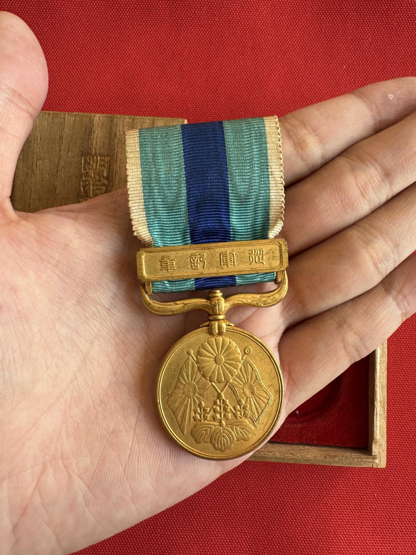 五哥徽章群   9号周二晚上八点4群联拍 日本铜章