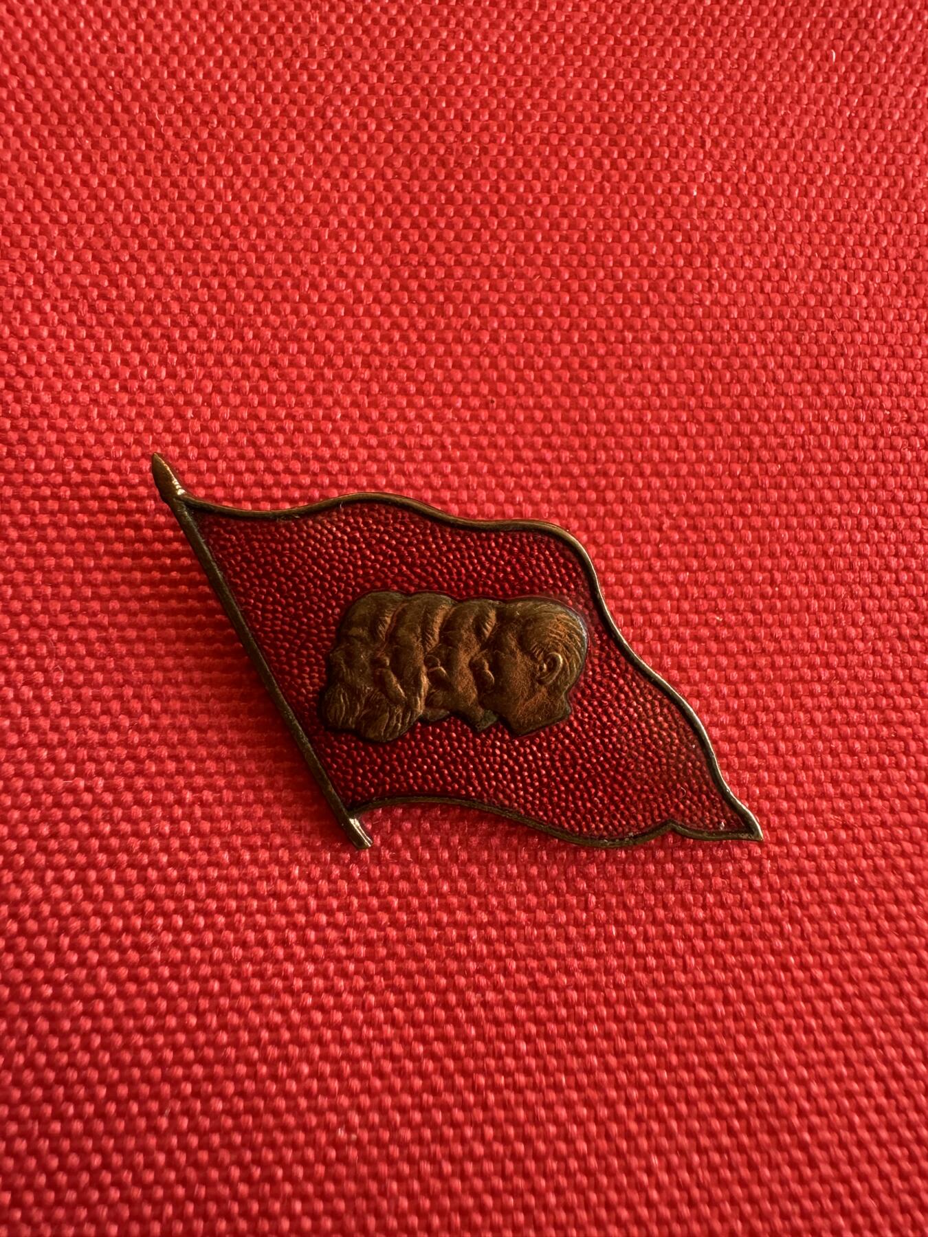 五哥徽章群   9号周二晚上八点4群联拍 铜章