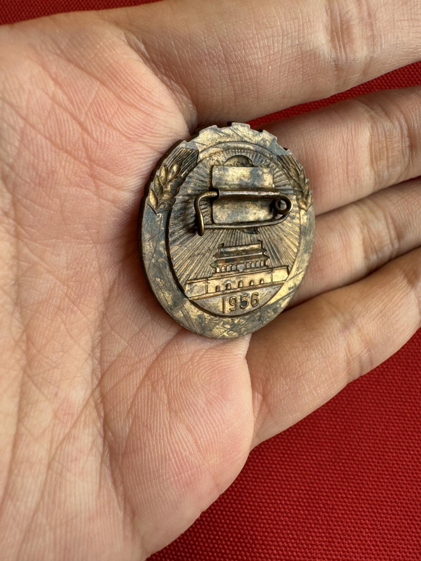 五哥徽章群   9号周二晚上八点4群联拍 铜章