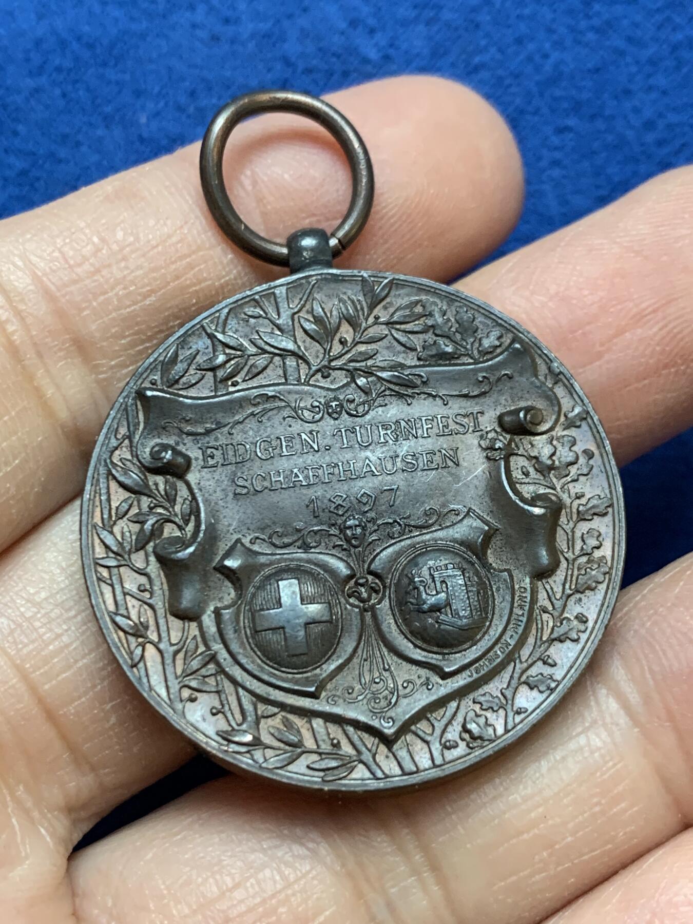 《竞宝斋》第445场 周日，周一，2场连拍 （全场包邮） 1897年沙夫豪森-瑞士联邦体育节纪念铜章 35mm 22.1克 高浮雕 弧形底板 非常难得的品种