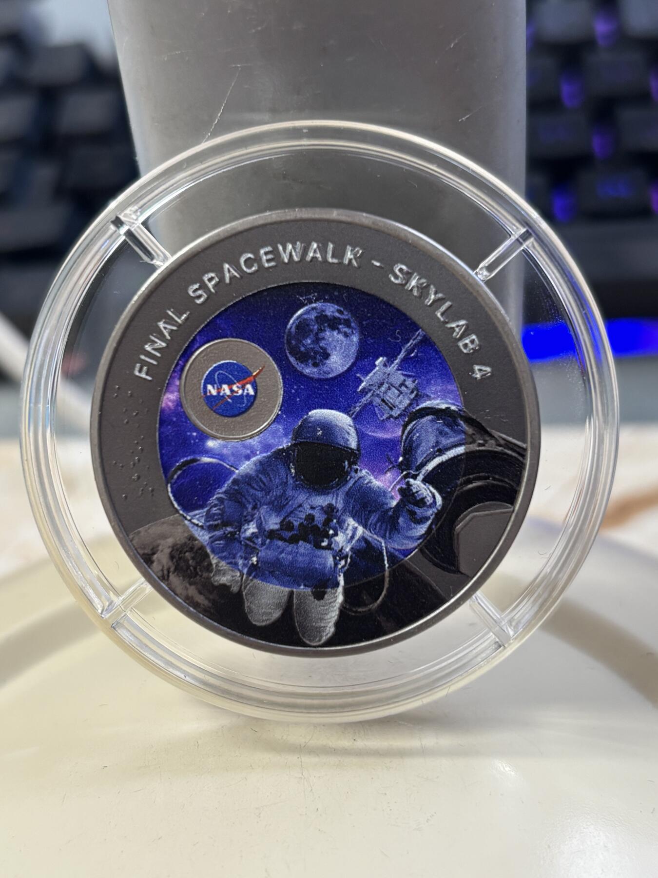 第185期拍卖 加纳2024年航天系列太空漫步钛金属彩色纪念币,发行1500枚