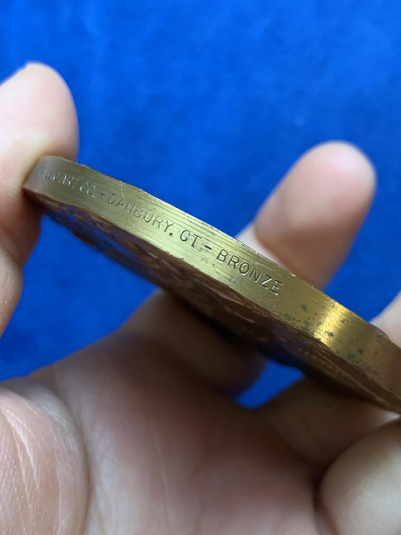 《竞宝斋》第445场 周日，周一，2场连拍 （全场包邮） 美国国会大厦奠基石铺设纪念大铜章 边铭刻字 直径63mm 重量142g