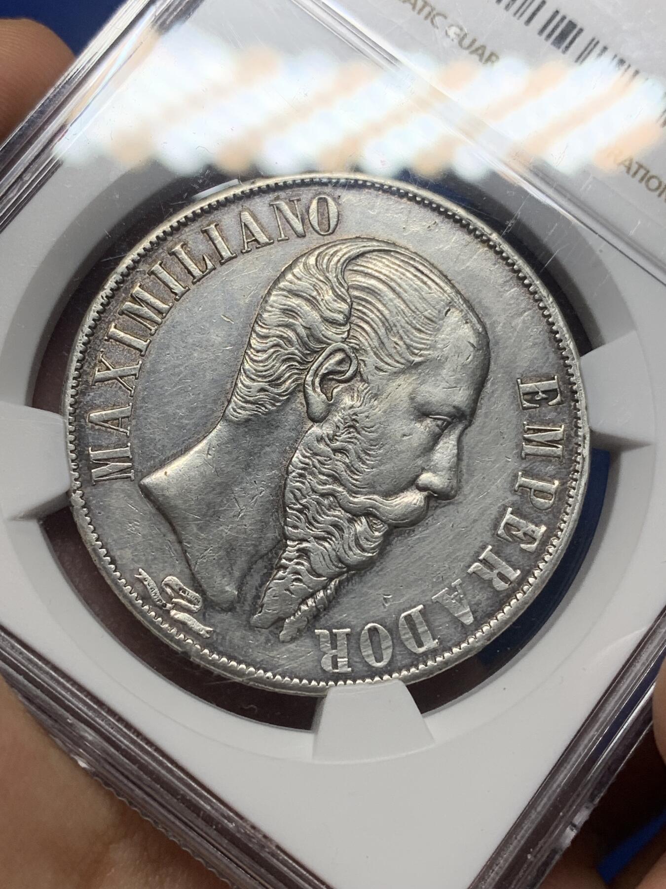 《竞宝斋》第445场 周日，周一，2场连拍 （全场包邮） NGC XFD 墨西哥第二帝国 1866年-MO 1比索 银币 短命政权 仅存在3年 马西米连诺皇帝在位时期发行 细节良好 热门品种