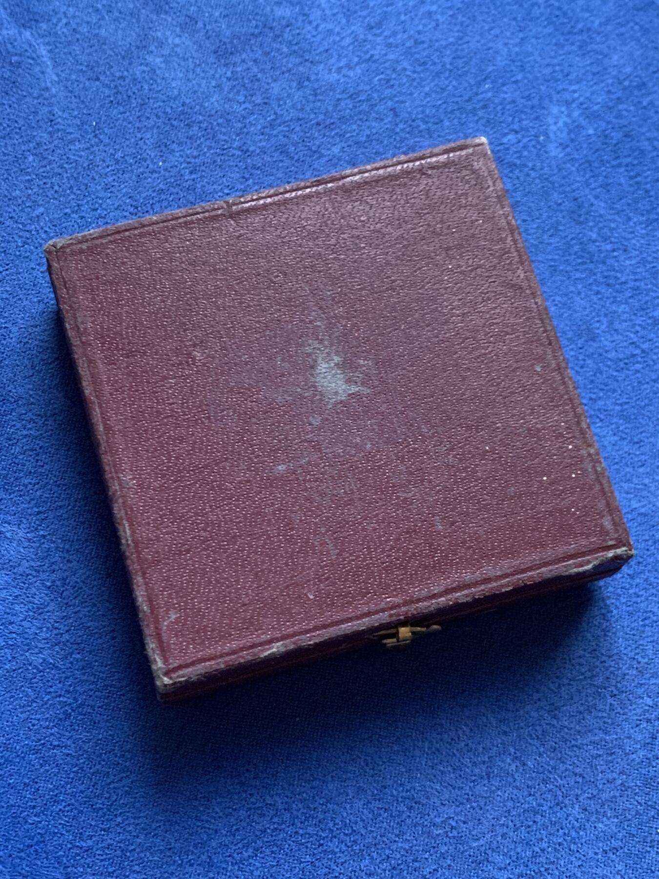 《竞宝斋》第445场 周日，周一，2场连拍 （全场包邮） 法国巴黎艺术展银章 57.6克 50.3mm 950银 银标边铭 带盒 