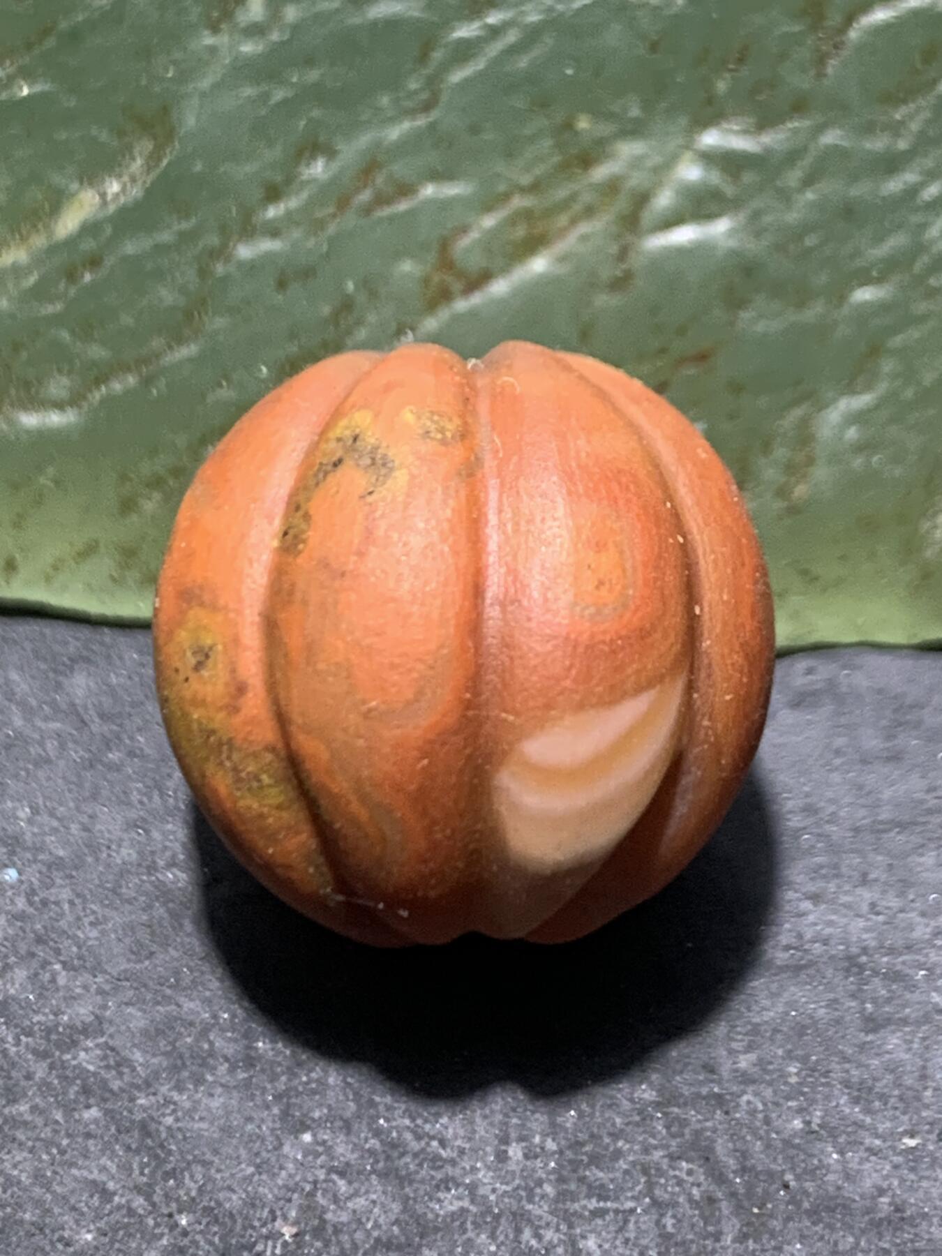 精美亚光冰飘战国红玛瑙手工雕刻瓜珠一颗！