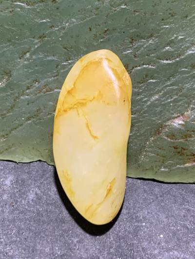 精美洒金皮和田玉小独籽原石一颗 - 精美洒金皮和田玉小独籽原石一颗